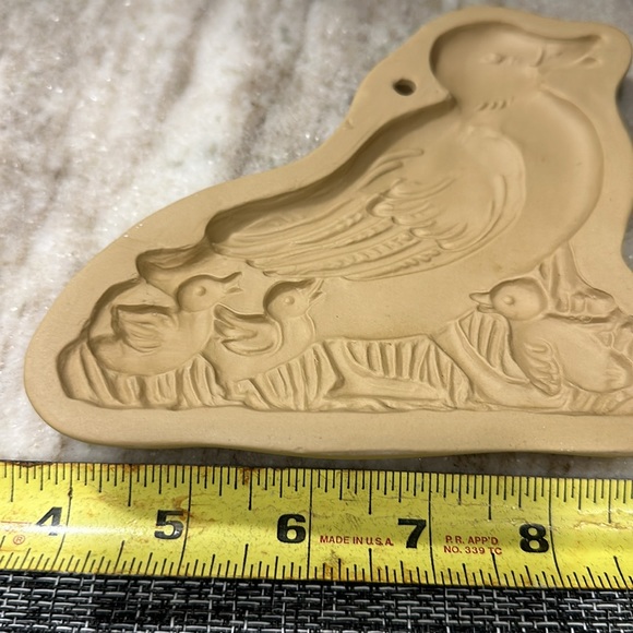 Retired 1988 Brown Bag Cookie Art Mold stoneware Duck w/babies - Picture 2 of 3